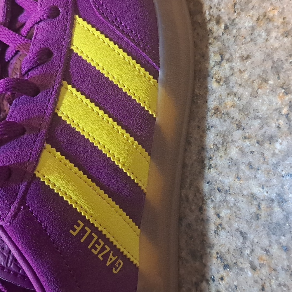 New Adidas Purple Suede Gazelle Sneakers with Yellow Stripes Size 8.5 - Picture 2 of 8